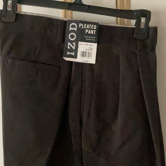 IZOD Pleated Pant - Stain Repellent, Wrinkle Free - Size 18 Medium - Black - NWT - Picture 2 of 4